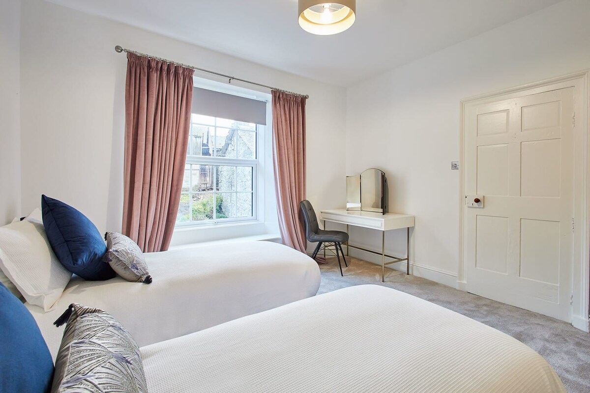 South View, Newton-in-Cartmel - Host & Stay