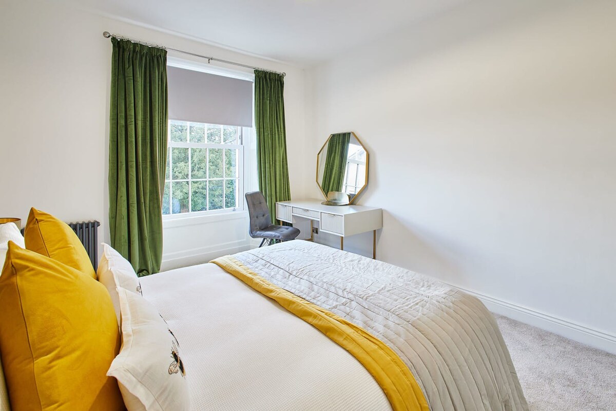South View, Newton-in-Cartmel - Host & Stay