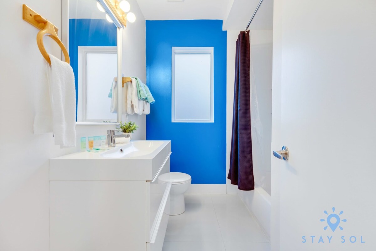 Bright Modern Apt w/ Pool