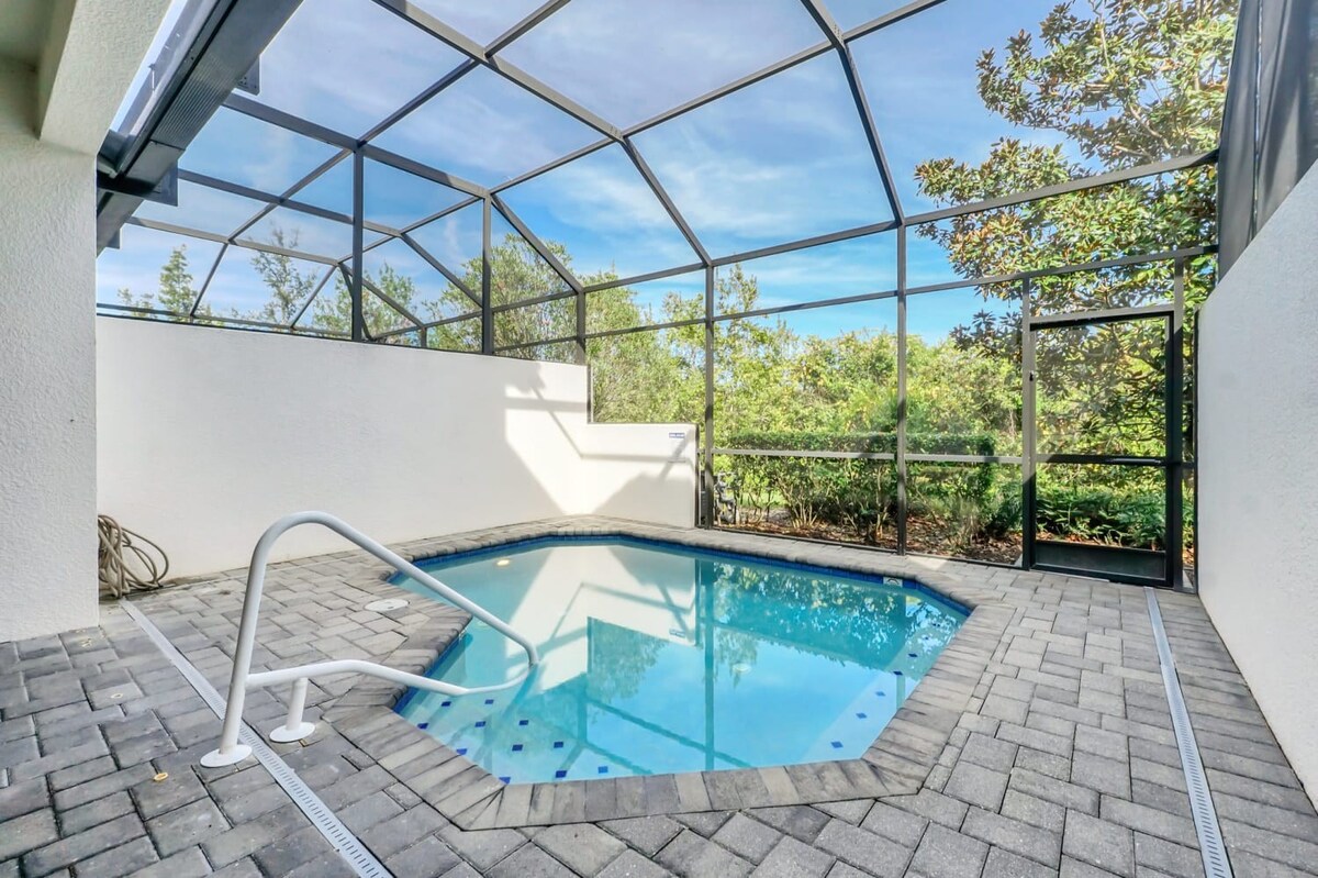 Spacious 4BR townhouse w/ pool & backyard