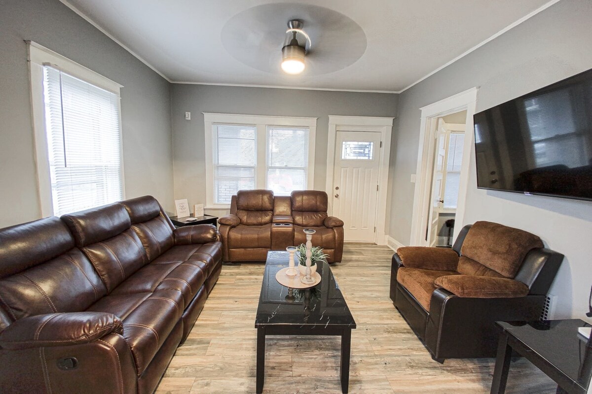 Large 6BR, 2BA close to Niagara Falls