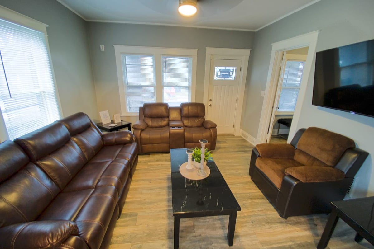 Large 6BR, 2BA close to Niagara Falls
