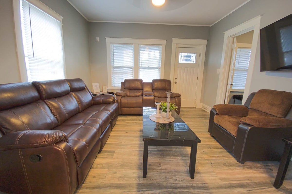 Large 6BR, 2BA close to Niagara Falls