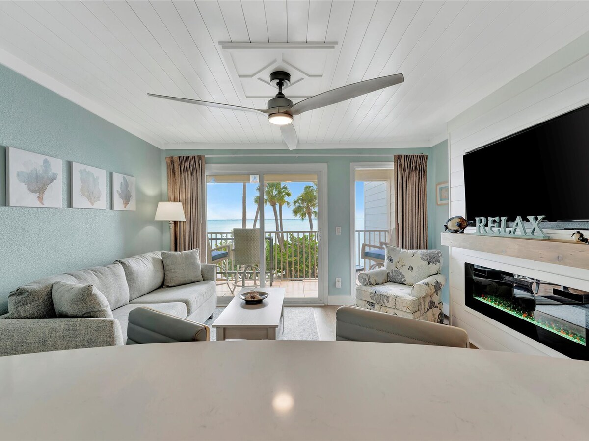 Renovated Balcony Resort Condo 10F From the Bay!