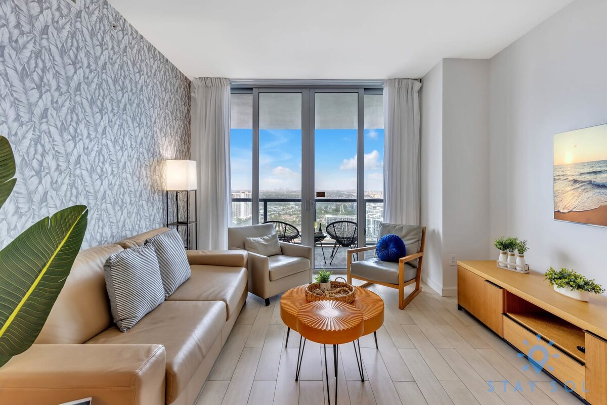 Stunning View Condo | Pool & Gym | Hallandale