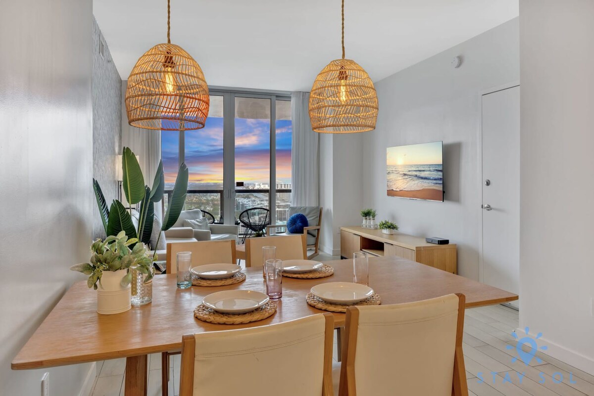 Stunning View Condo | Pool & Gym | Hallandale