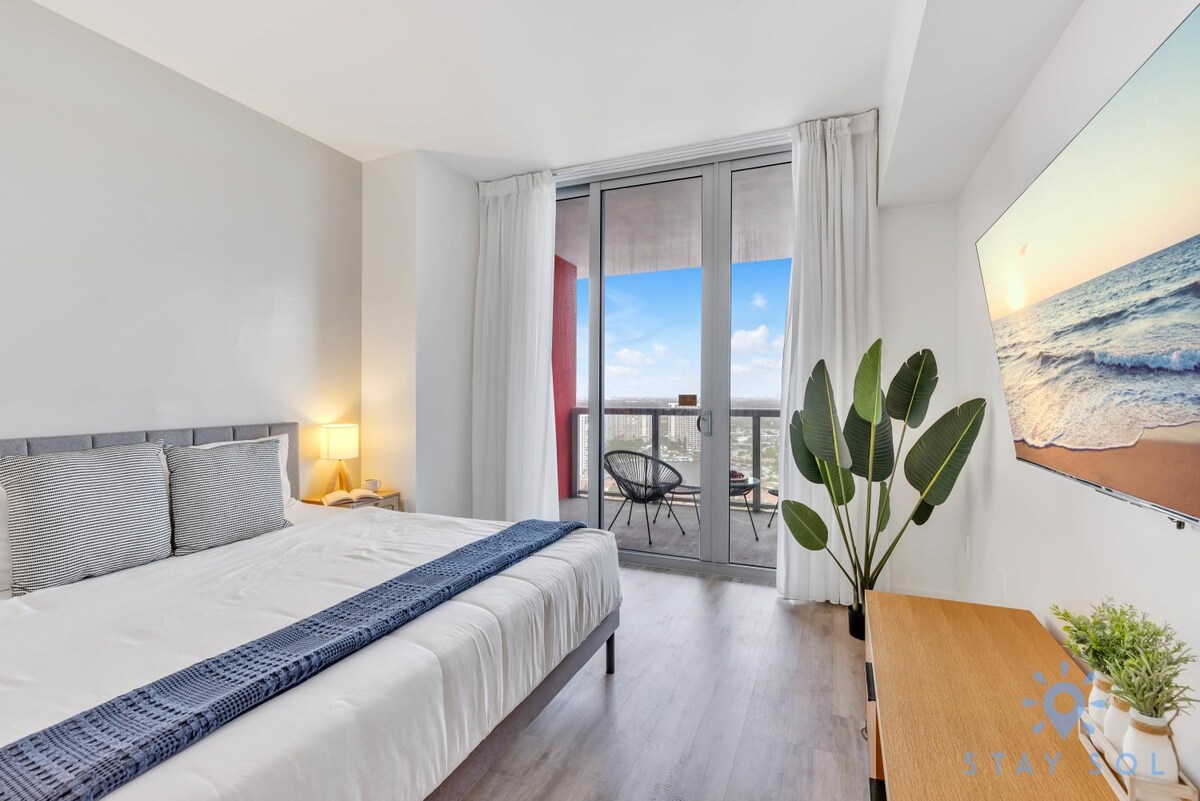 Stunning View Condo | Pool & Gym | Hallandale