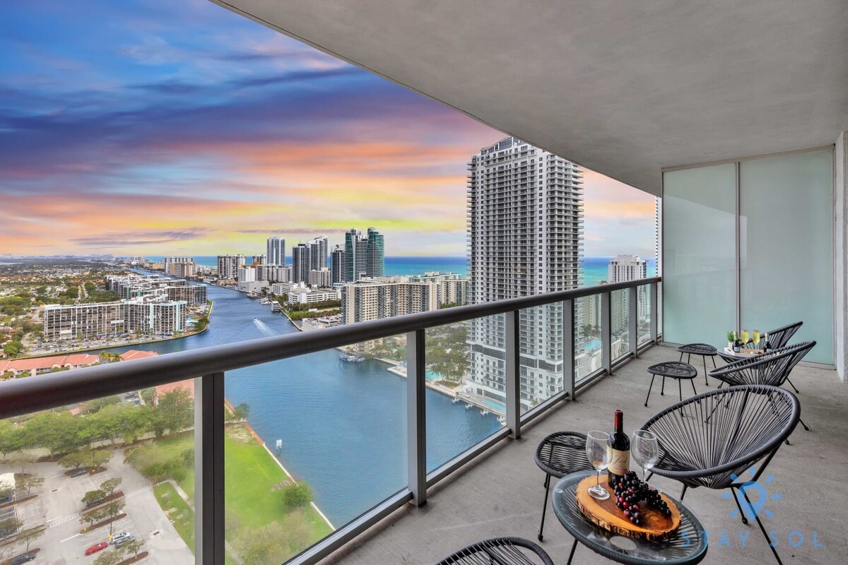Resort Condo | Stunning Views | Pool & Gym