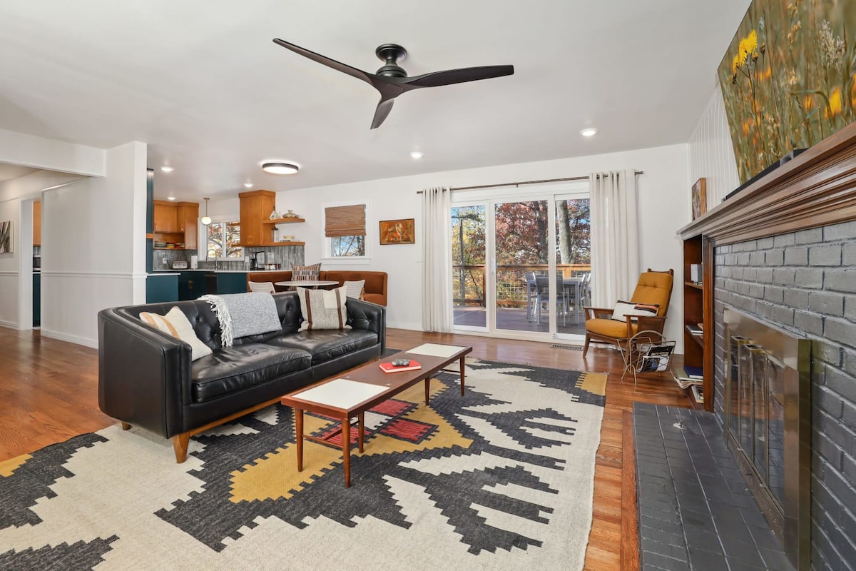 Midtown Modern - 5 Min to Downtown-Large Game Room