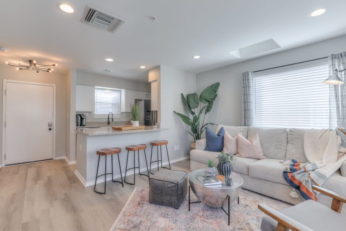 Downtown Nashville Riverfront Condo with Pool!
