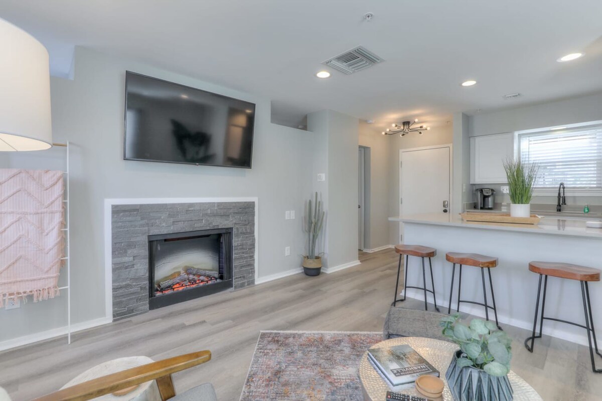 Downtown Nashville Riverfront Condo with Pool!