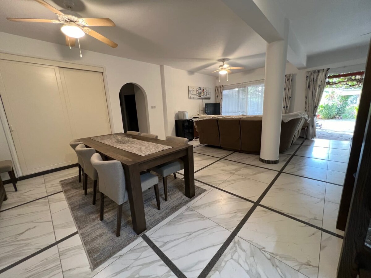 Regina Gardens - Spacious, 3BR, Ground Floor Apart. with Huge Patio
