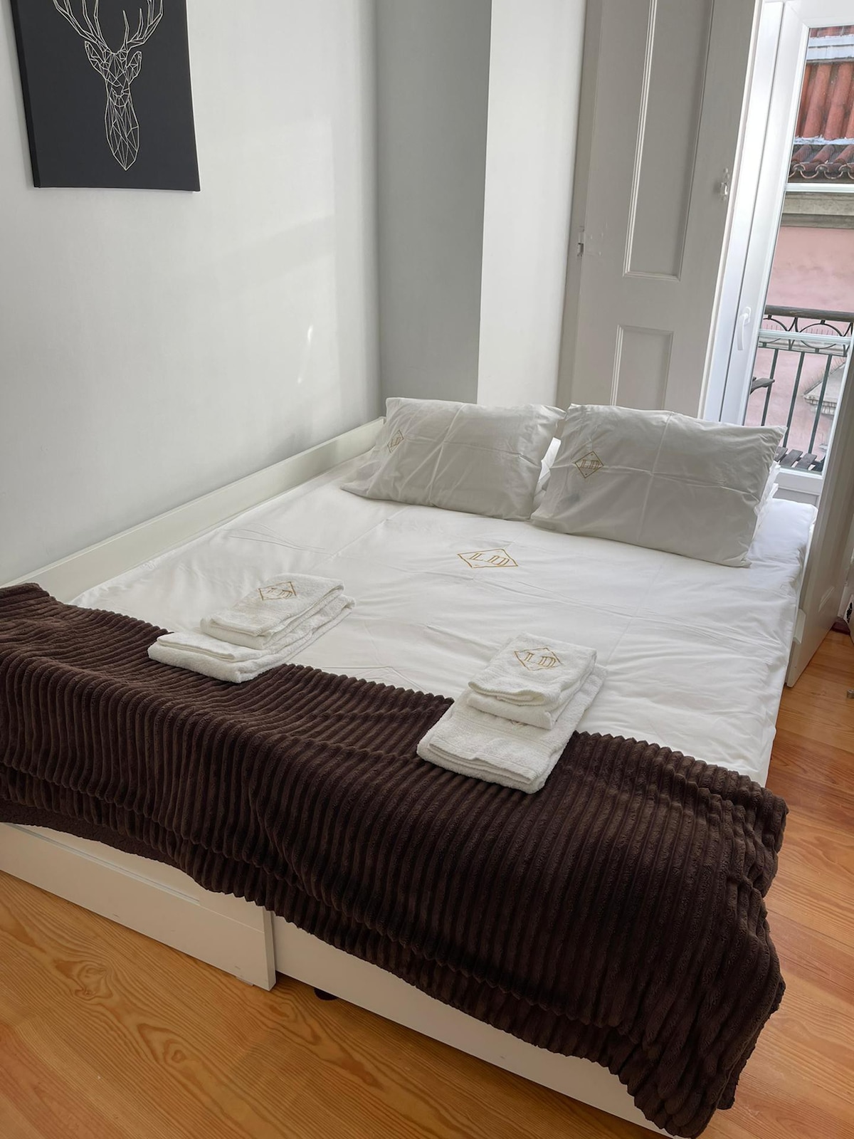 Chiado 4BR | A/C, Balcony, Parking & Monuments - Picture 40