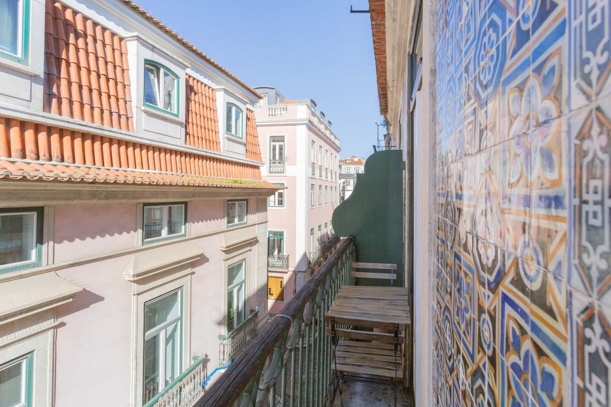 Chiado 4BR | A/C, Balcony, Parking & Monuments - Picture 37