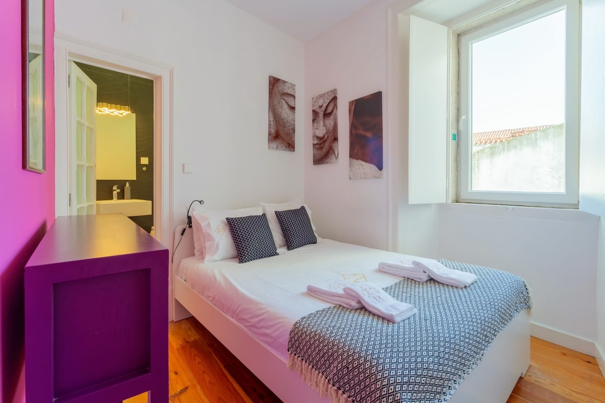 Chiado 4BR | A/C, Balcony, Parking & Monuments - Picture 6
