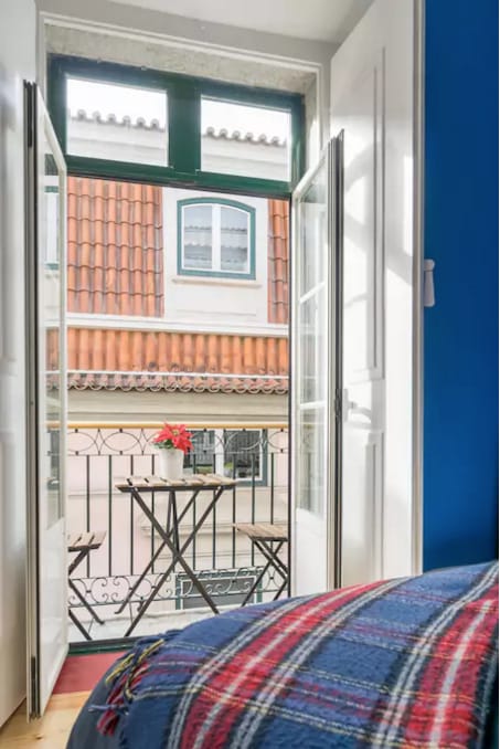 Chiado 4BR | A/C, Balcony, Parking & Monuments - Picture 29