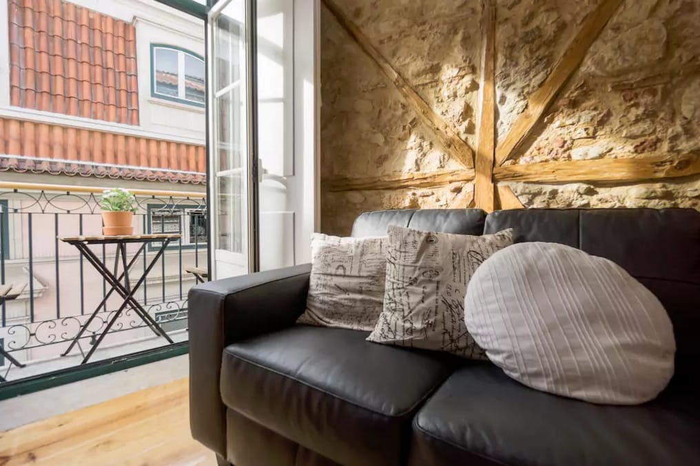 Chiado 4BR | A/C, Balcony, Parking & Monuments - Picture 36