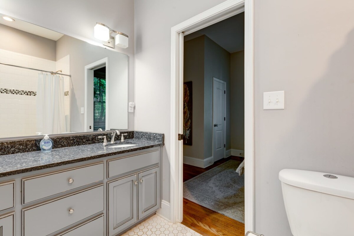 Charming Home - Walk to Uptown & Panthers Stadium - Historic District - Great Location - Foto 35