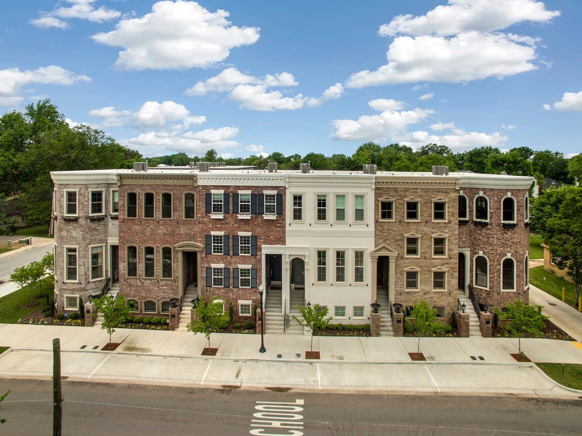 The Brownstone - 1 Block to Downtown Bentonville