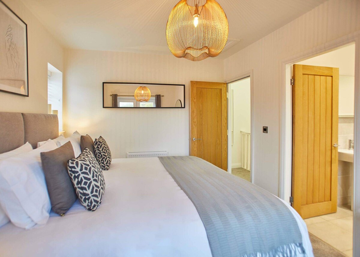 Hoggarths Retreat, Whitby - Host & Stay