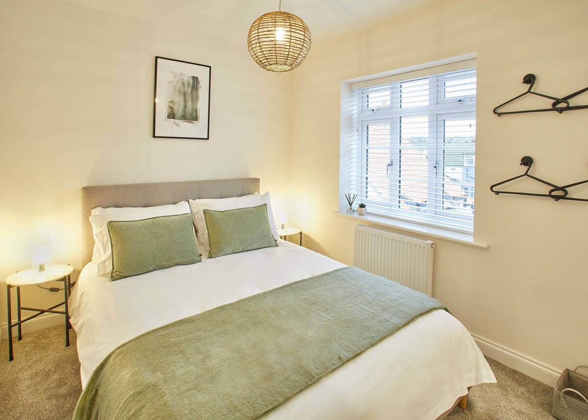 Hoggarths Retreat, Whitby - Host & Stay