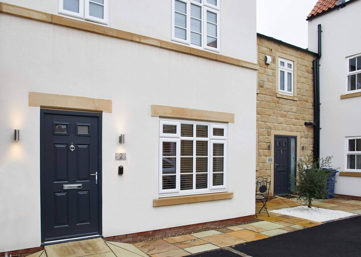 Hoggarths Retreat, Whitby - Host & Stay