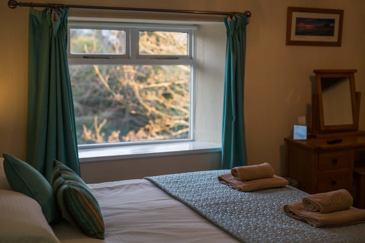 No.5 Poppy Cottage, Belford - Host & Stay