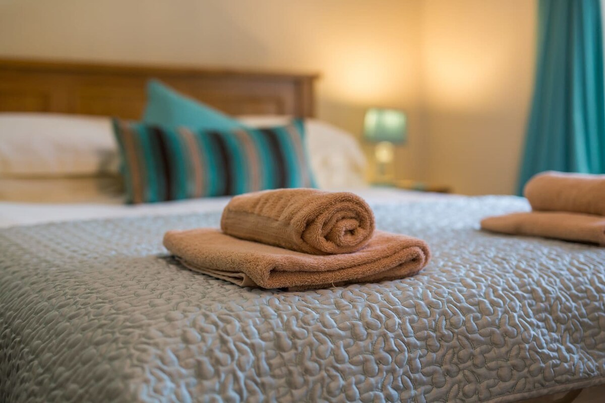 No.5 Poppy Cottage, Belford - Host & Stay
