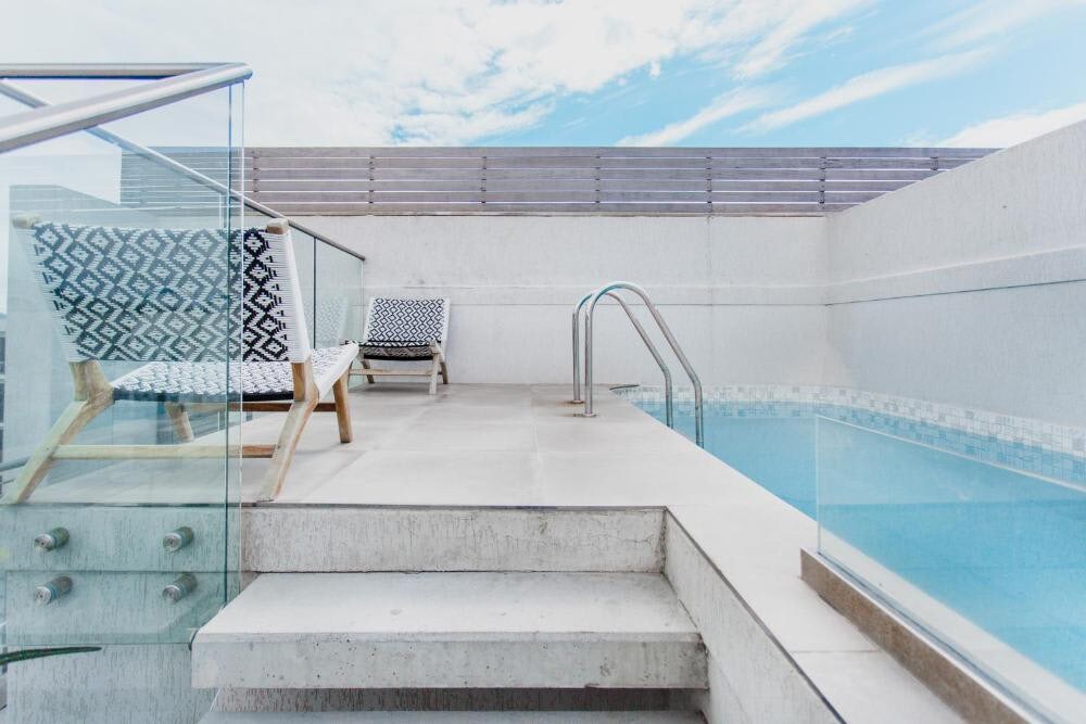 Observatory Rooftop Pool with gym - Photo 26