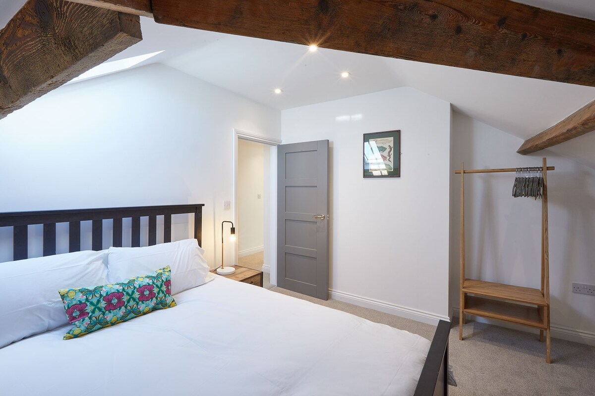 Apartment B, Cornerhouse Apartments, Saltburn-by-the-Sea - Host & Stay
