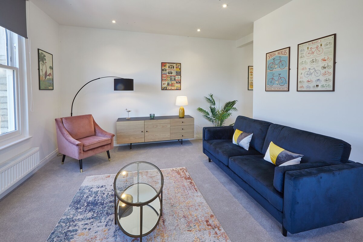 Apartment B, Cornerhouse Apartments, Saltburn-by-the-Sea - Host & Stay