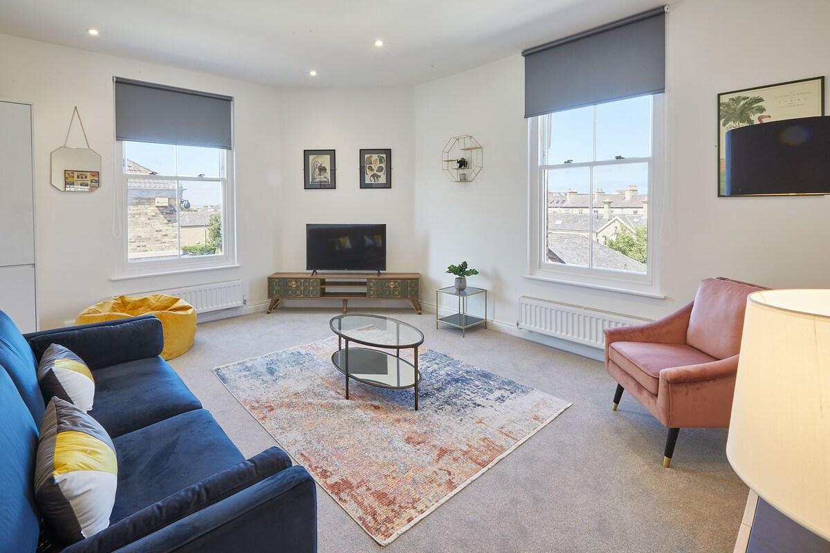 Apartment B, Cornerhouse Apartments, Saltburn-by-the-Sea - Host & Stay