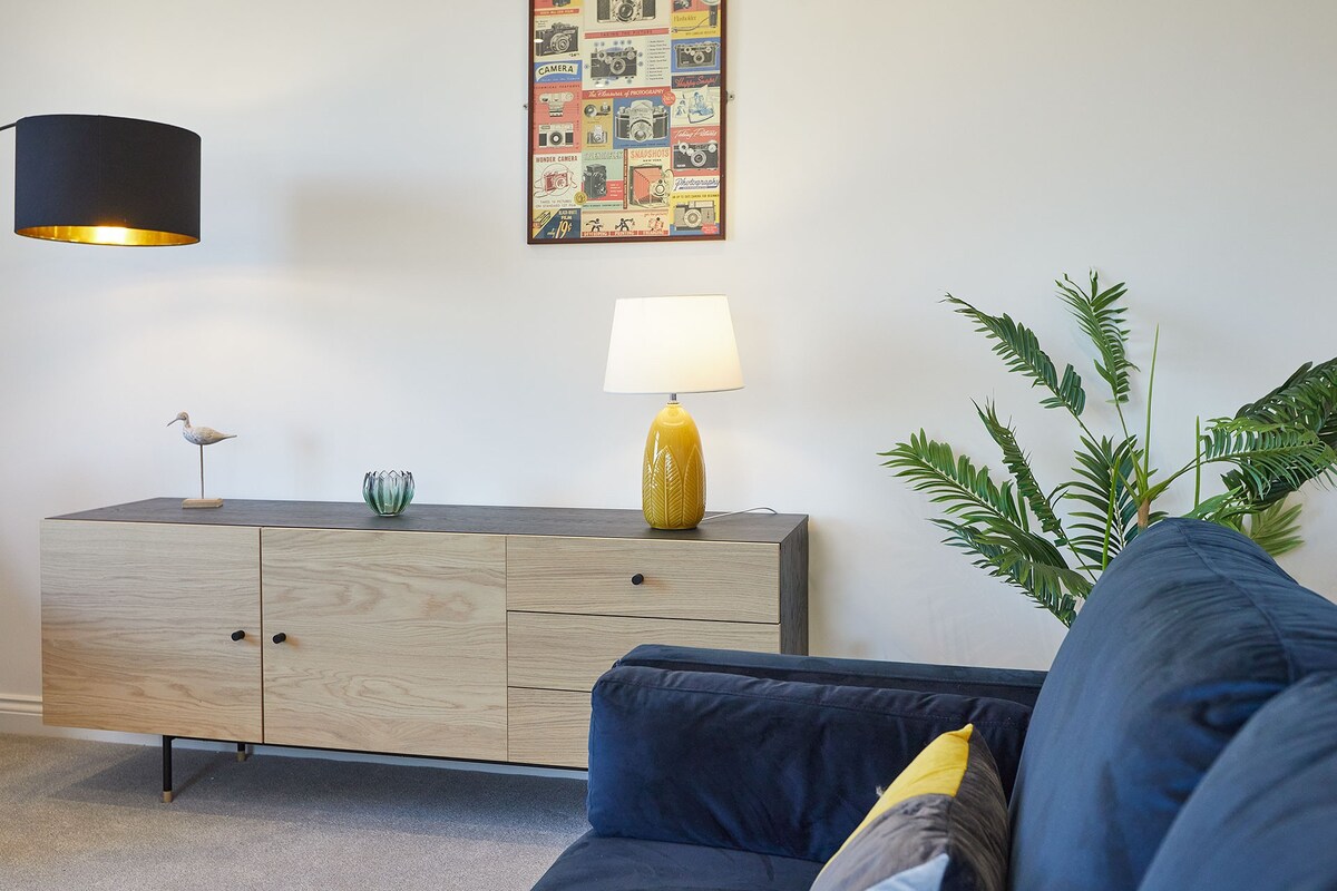 Apartment B, Cornerhouse Apartments, Saltburn-by-the-Sea - Host & Stay