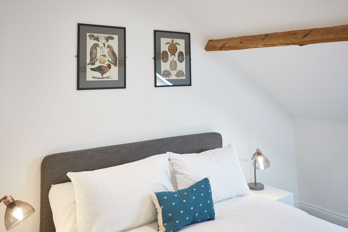 Apartment B, Cornerhouse Apartments, Saltburn-by-the-Sea - Host & Stay