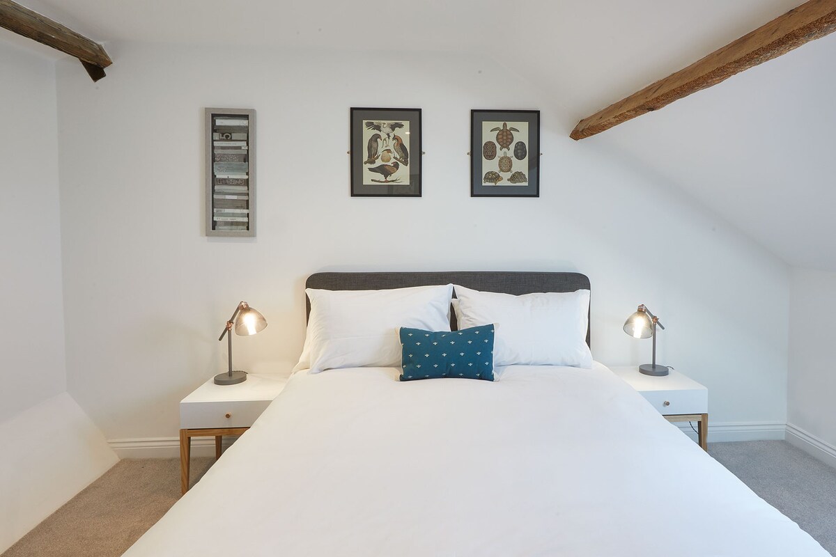 Apartment B, Cornerhouse Apartments, Saltburn-by-the-Sea - Host & Stay