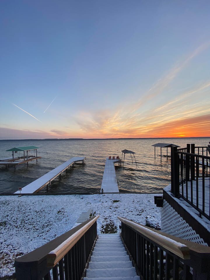 Lakefront House w/ Kayaks, Fire Pit & Game Room - Picture 32