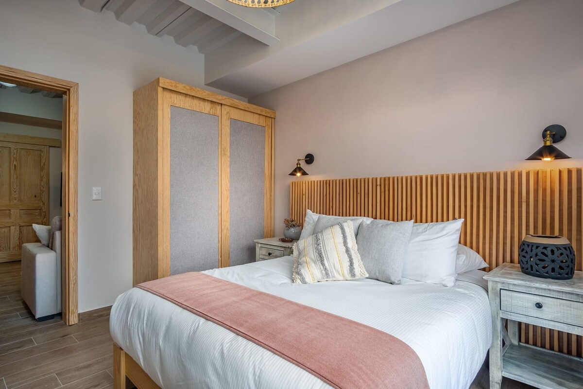 2BR Modern Condo, Downtown Centro San Miguel