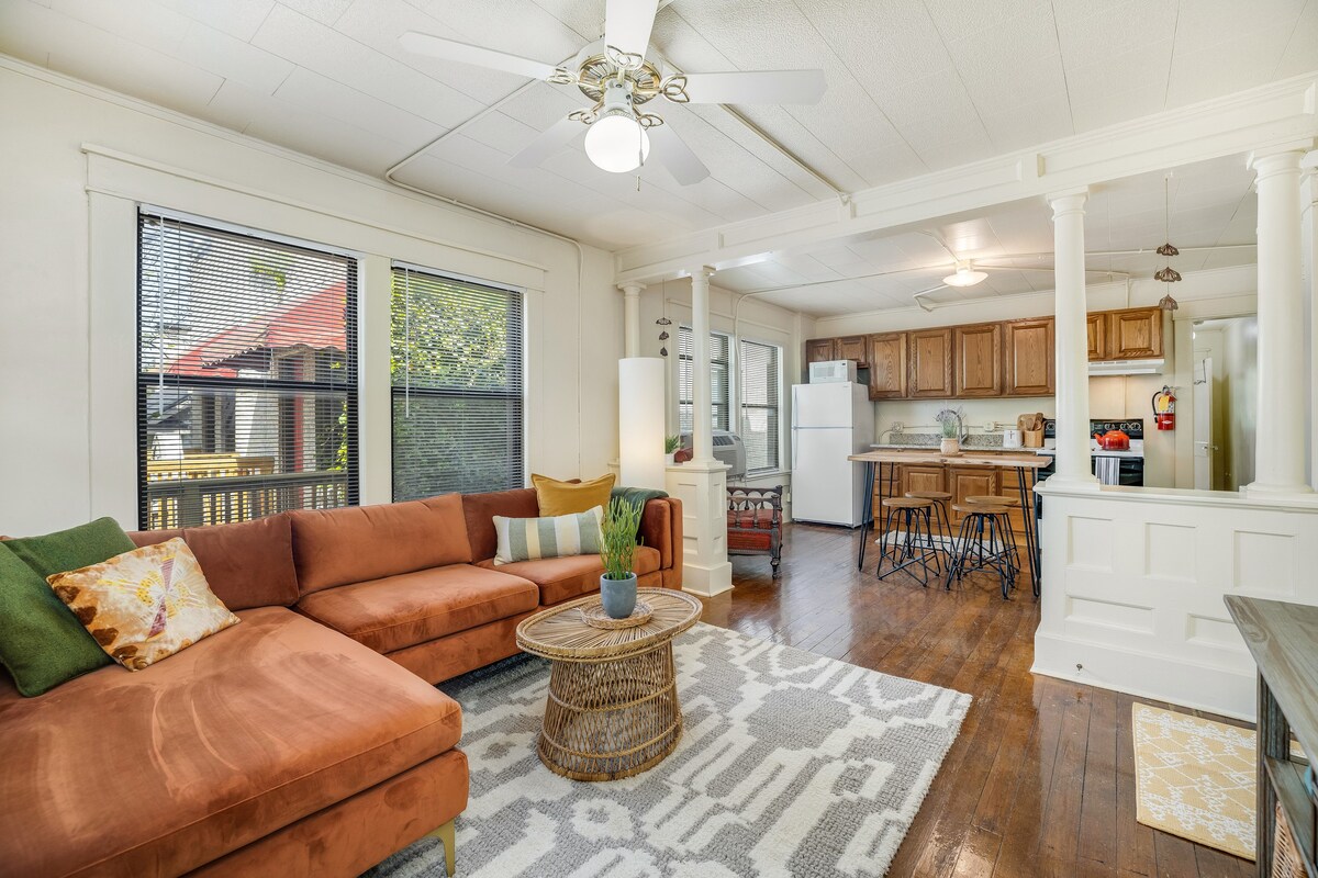 The Clementine - Monthly Rental - Walk Everywhere!