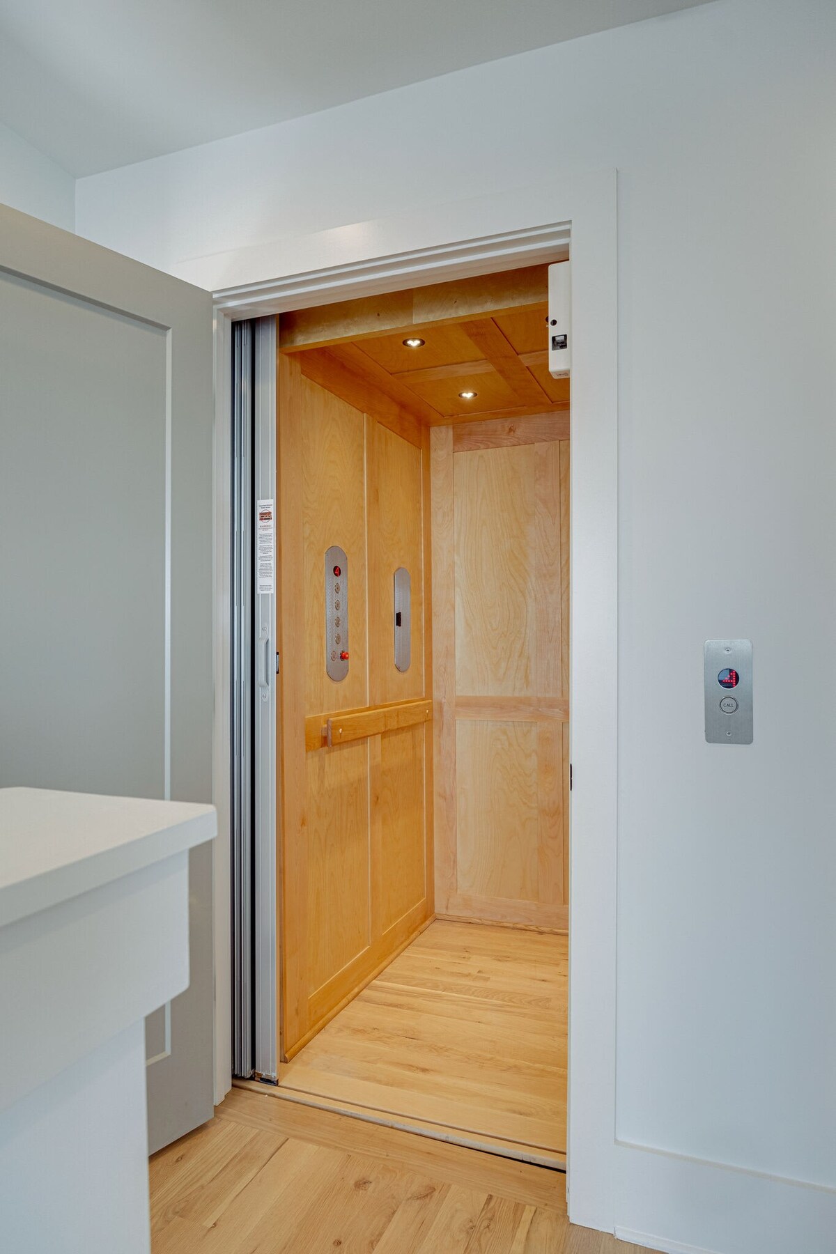 Modern Luxury! Hot Tub,Mini Golf,Elevator,Views - Photo 19