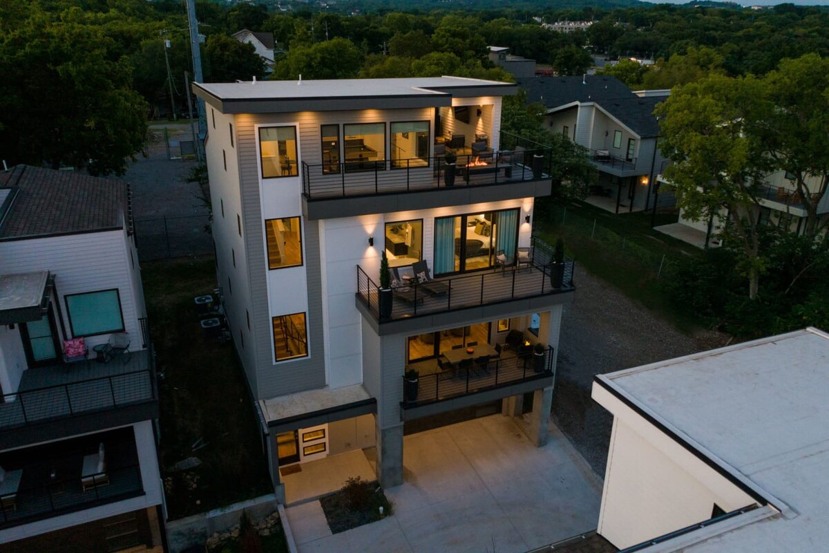Modern Luxury! Hot Tub,Mini Golf,Elevator,Views - Photo 10