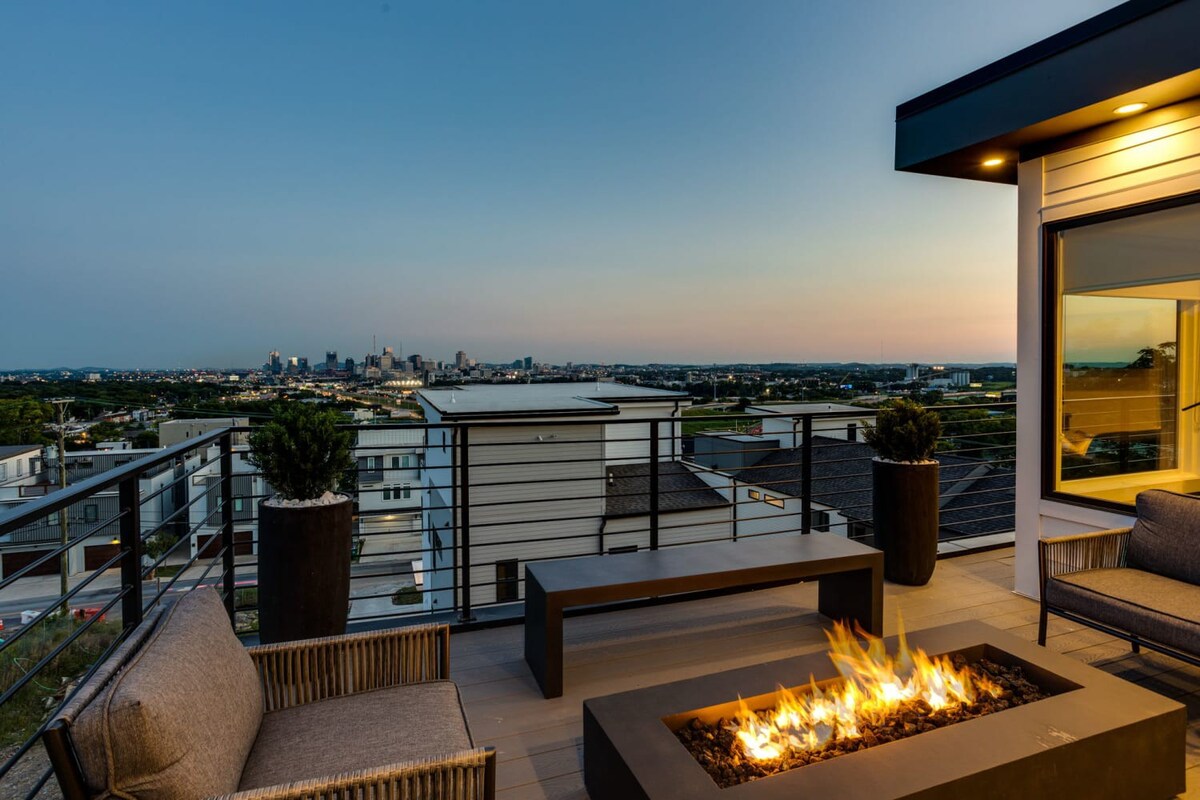 Modern Luxury! Hot Tub,Mini Golf,Elevator,Views - Photo 11
