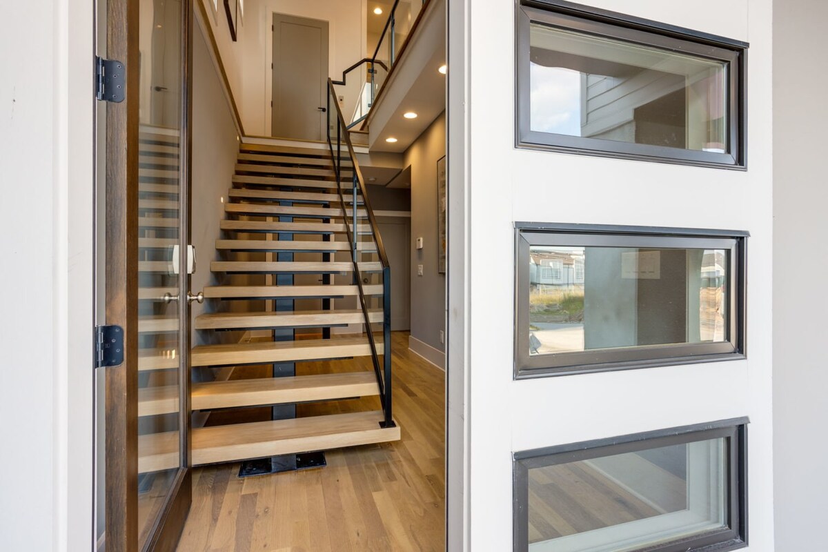 Modern Luxury! Hot Tub,Mini Golf,Elevator,Views - Photo 18