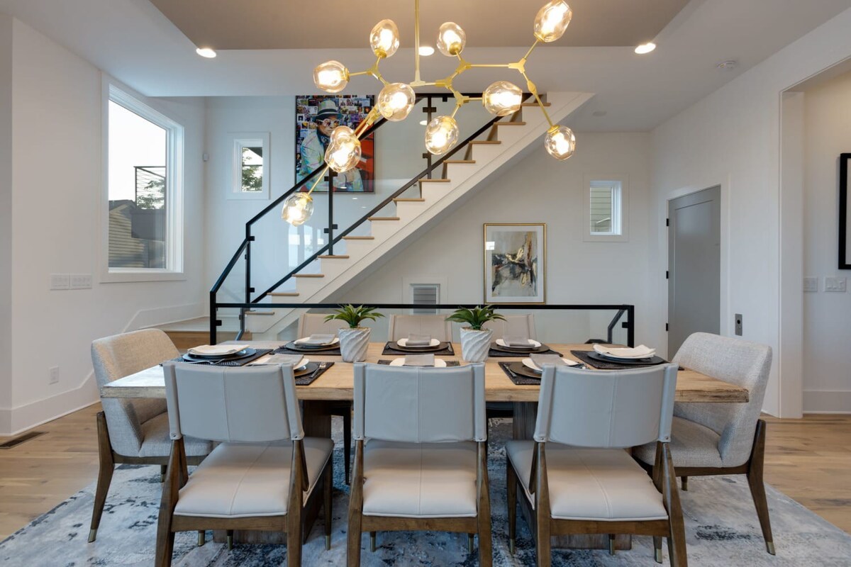 Modern Luxury! Hot Tub,Mini Golf,Elevator,Views - Photo 20
