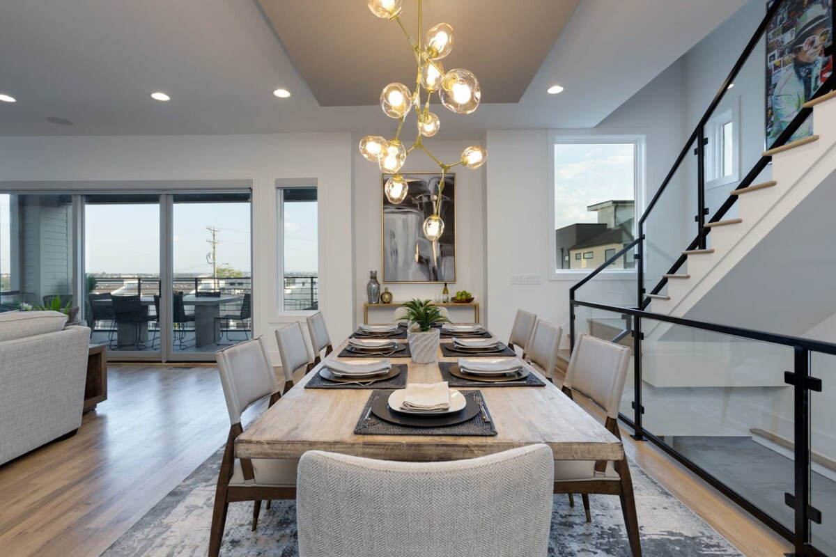 Modern Luxury! Hot Tub,Mini Golf,Elevator,Views - Photo 21