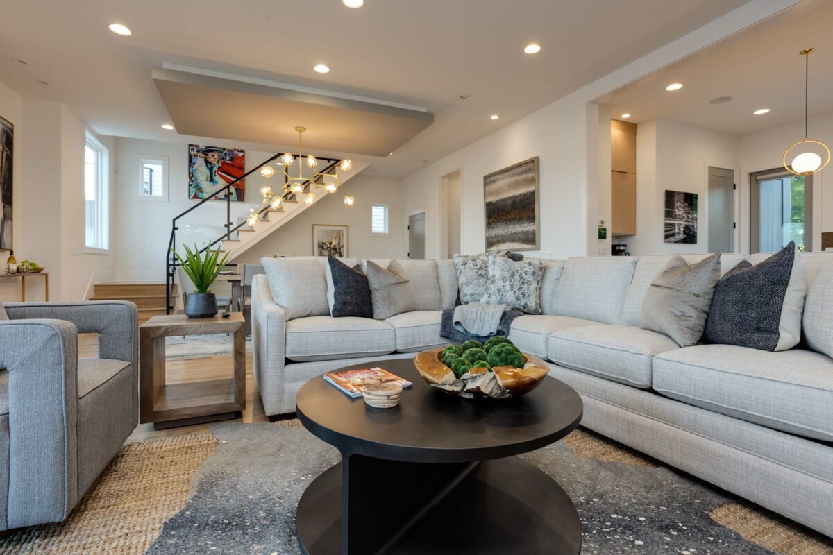 Modern Luxury! Hot Tub,Mini Golf,Elevator,Views - Photo 22