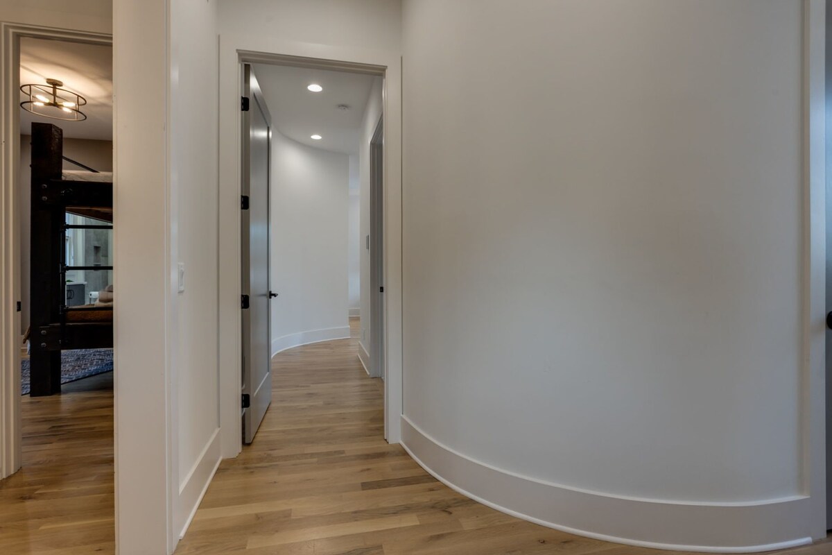Modern Luxury! Hot Tub,Mini Golf,Elevator,Views - Photo 39