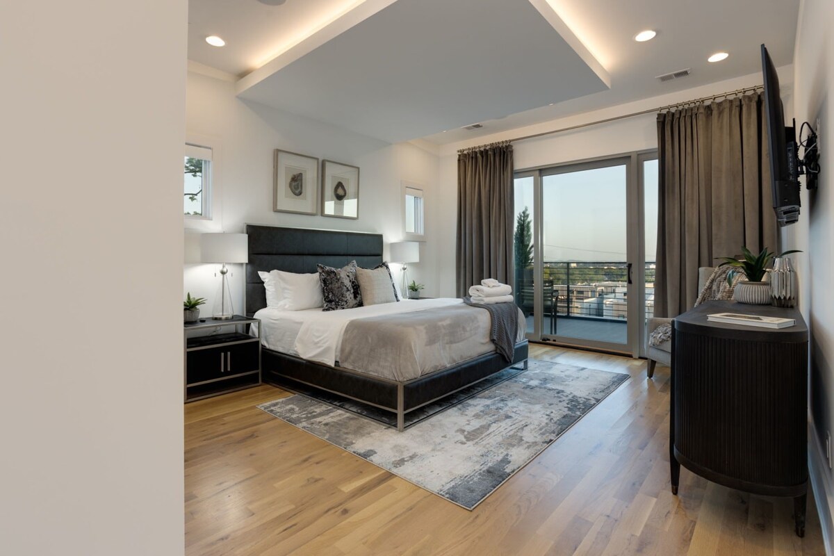 Modern Luxury! Hot Tub,Mini Golf,Elevator,Views - Photo 40