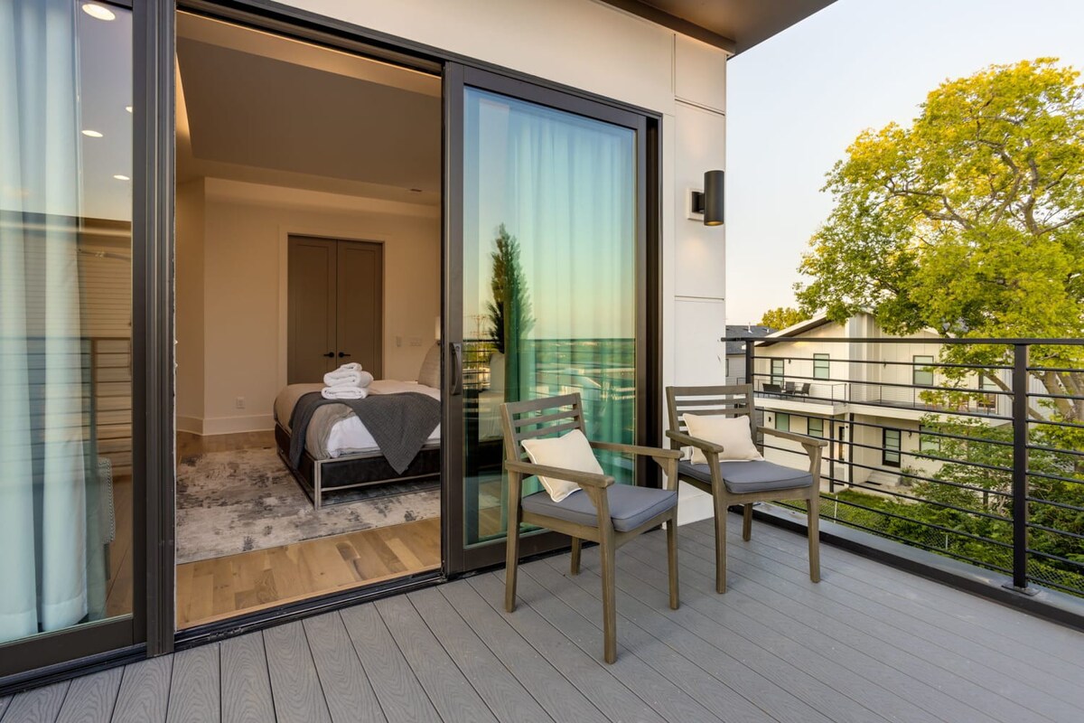 Modern Luxury! Hot Tub,Mini Golf,Elevator,Views - Photo 41