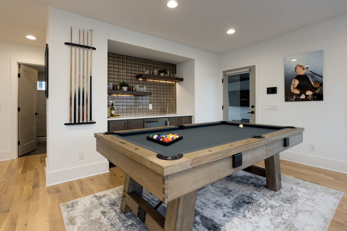 Modern Luxury! Hot Tub,Mini Golf,Elevator,Views - Photo 6