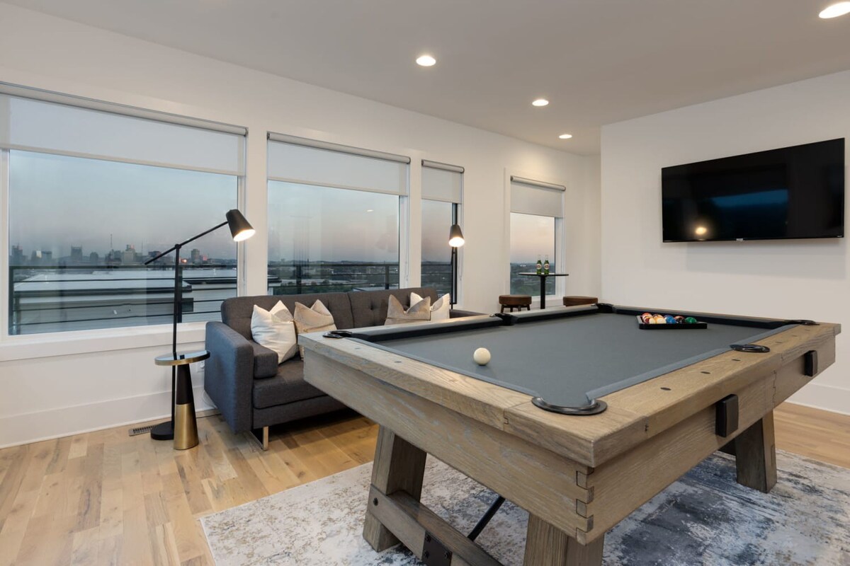 Modern Luxury! Hot Tub,Mini Golf,Elevator,Views - Photo 15